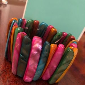 Mother of pearl bracelet with elastic band